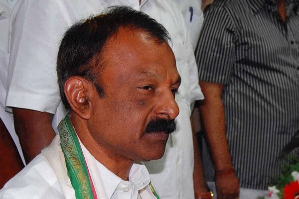 Raghuveera takes on andhra pradesh cm chandrababu