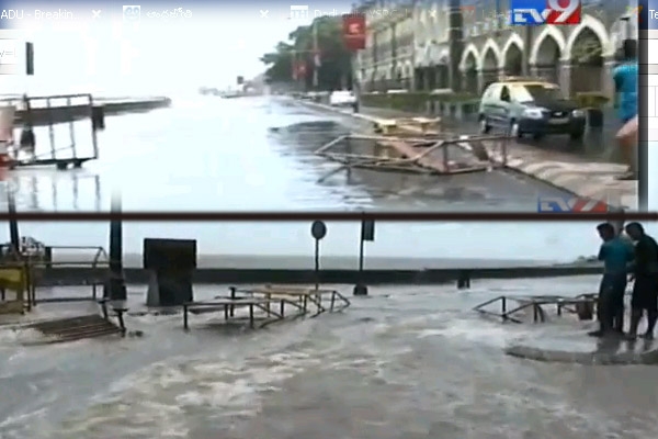 High tides at mumbai