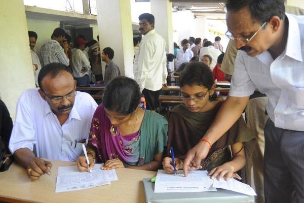 Telangana government vs engineering colleges on emacet issue