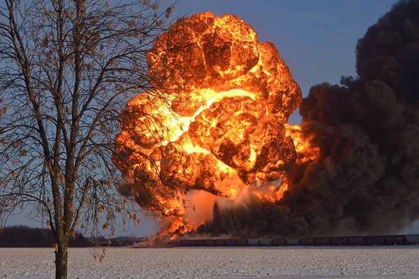 Crude oil transport rail blast in vergenia of america
