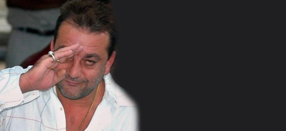 Sanjay dutt to surrender before court by 4pm today