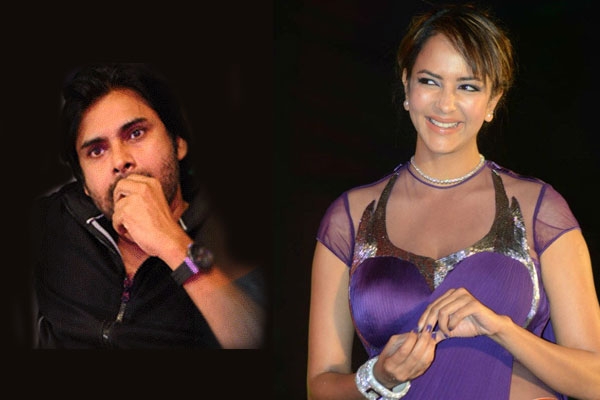Manchu lakshmi support on pawan party