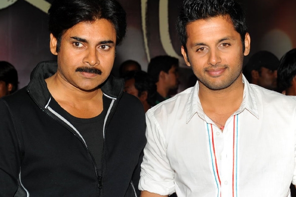 Nithin chinnadana neekosam pawan kalyan song gay dance