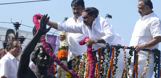 Kiran kumar reddy says indira gandhi policy was united state