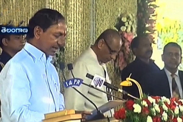 Kcr swearing in as first cm of telangana