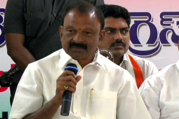 Raghuveera reddy criticised the ruling tdp mla