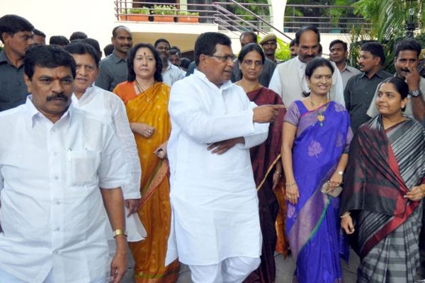 Telangana mantris to boycott todays cabinet meet