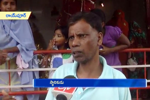 Nandi idol drinks milk and water in temple