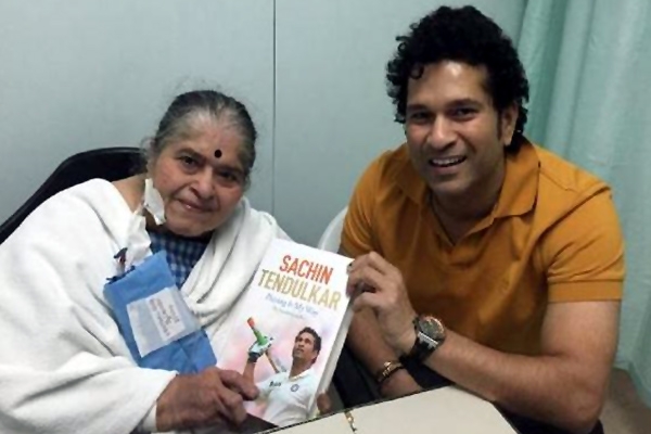 Sachin presents his autobiography first copy to his mother