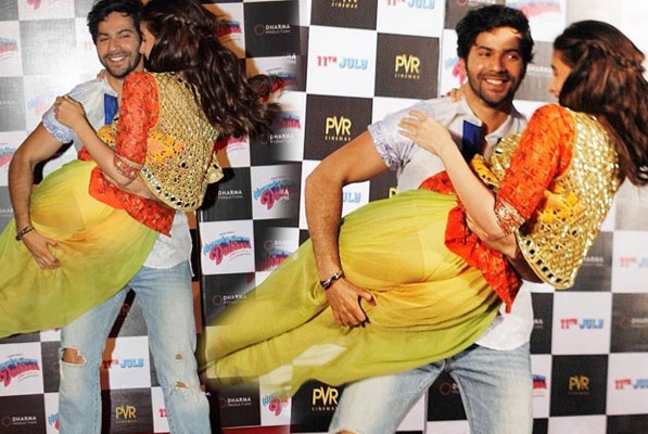Alia bhatt suffers embarrassing wardrobe malfunction
