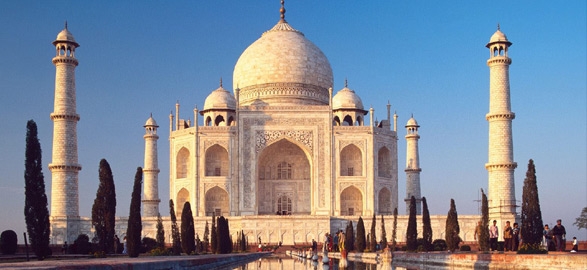 Clean india program at tajmahal