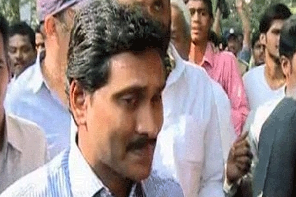 Ys jagan mohan reddy pays tribute to nandamuri janakiram