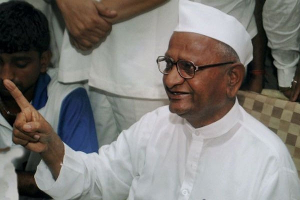 Fir lodged against canada nris who threatend to shoot anna hazare