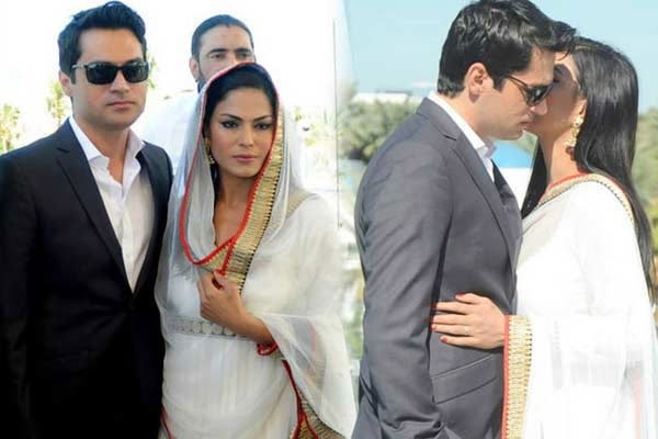 Veena malik returns to pakistan after four years