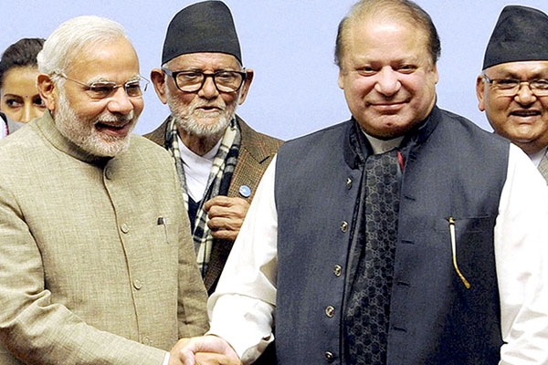 A day after sharif modi exchange pleasantries 40 indian prisoners released from karachi jail