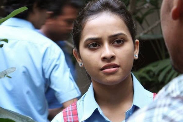 Telugu heroine sri divya is flooded with offers in tamilnadu