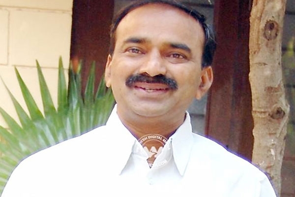 Telanagana finance minister eetala rajender sentences intersting statements on cm for arrange lunch