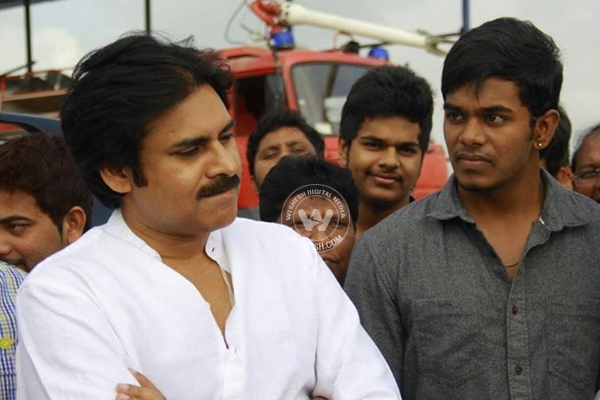 Pawan kalyan asks every one to contribute for hudhud cyclone victims
