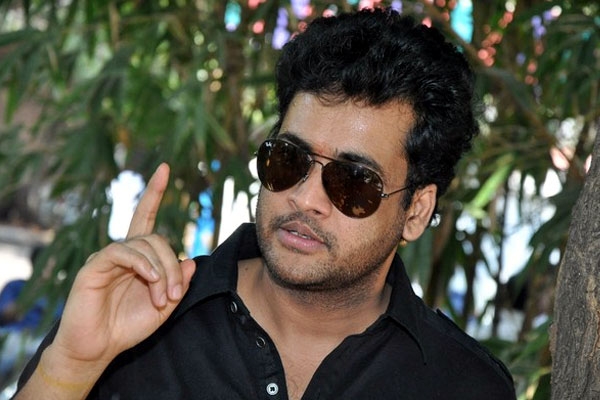 Hero shivaji sensational comments on local parties