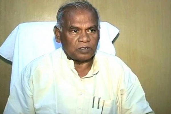 Youth hurls shoe at bihar cm jitan ram manjhi detained