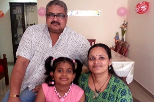Producer santosh kumar suicide with his wife and daughter