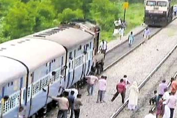 Bangalore and mysore train runs away without bogies