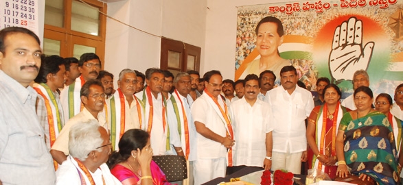 Political all party leaders in vijayawada