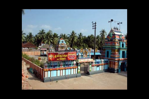 A temple employee using temple premises for illegal contacts