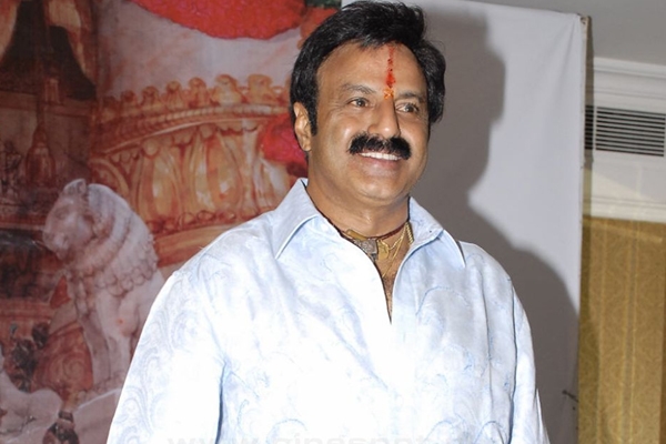 Balakrishna handovers rs 35 lakhs cheque to cm chandrababu for hudhud cyclone victim