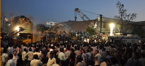 2 died and 15 wounded in bhopal hospital collapse