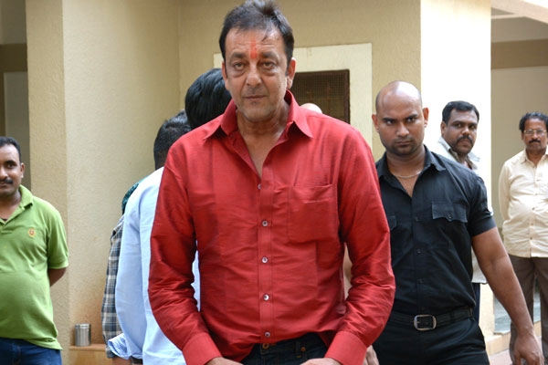Sanjay dutt donates his one day income for kashmir flood victims