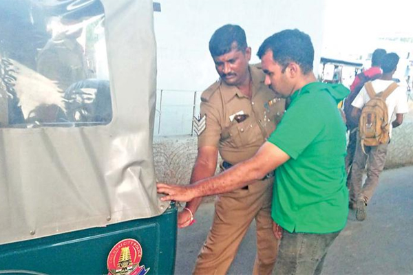 Chennai Cop Molesting Girl