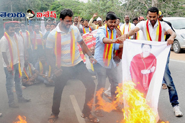 jaya posters in cauvery issue